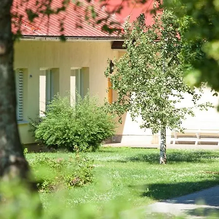 Pehtoori 1 Hahkialan Kartanon Vierastalon Huoneisto * Hämeenlinna